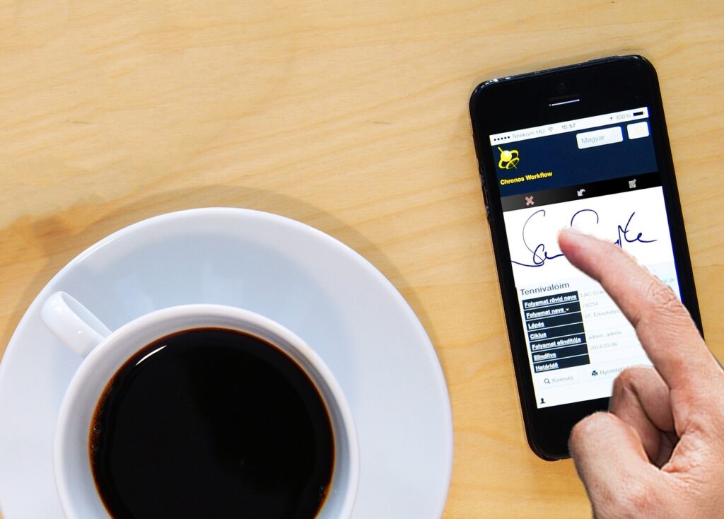 Firma electrónica, la tecnología que agiliza los procesos inmobiliarios con Grupo Mayfo en Granada