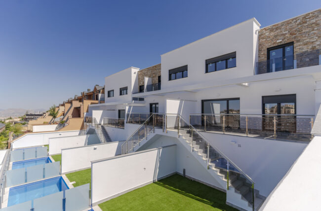 Grupo Mayfo presenta su última promoción de obra nueva en Granada Residencial Serrallo Hill. Descubre tu nueva vivienda en una ubicación privilegiada